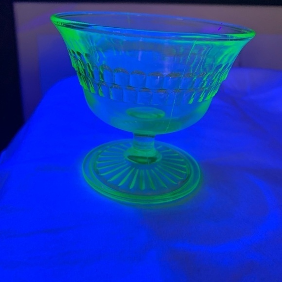 Vintage Hocking Uranium Green Glass Sherbert Glass - Picture 5 of 6